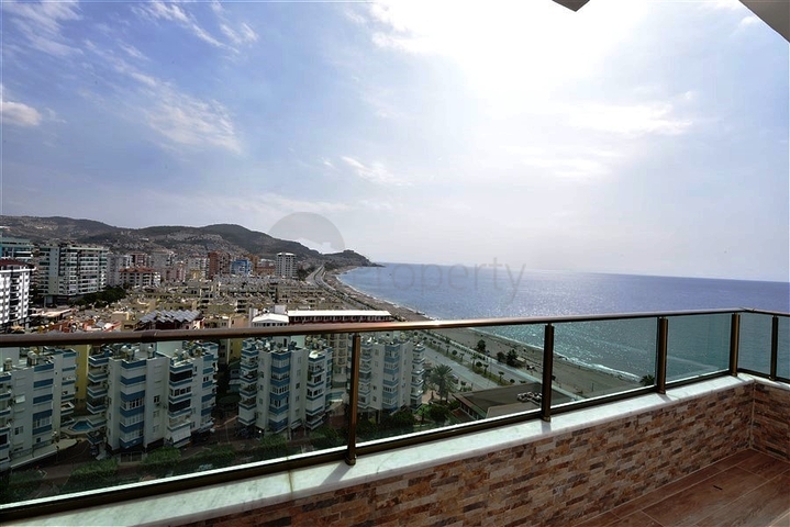 Geräumiges Penthouse an der ersten Küste 