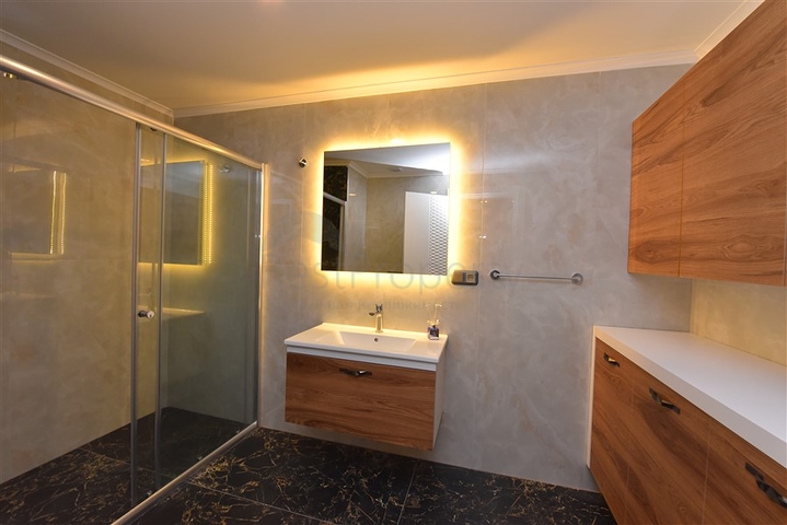 Geräumiges Penthouse an der ersten Küste 