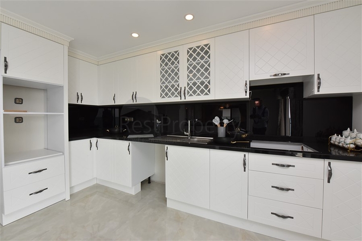 Geräumiges Penthouse an der ersten Küste 