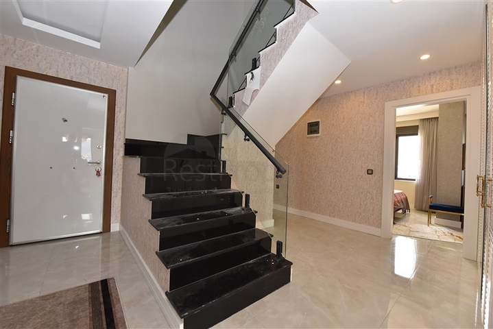 Geräumiges Penthouse an der ersten Küste 