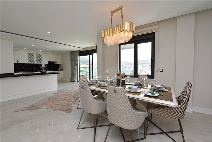 Geräumiges Penthouse an der ersten Küste 