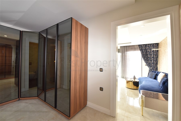 Geräumiges Penthouse an der ersten Küste 