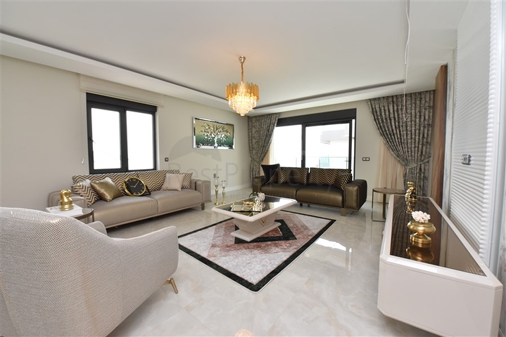 Geräumiges Penthouse an der ersten Küste 