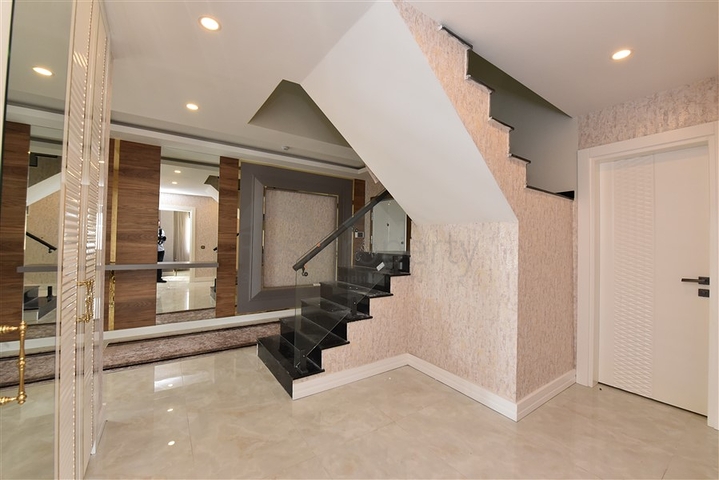 Geräumiges Penthouse an der ersten Küste 