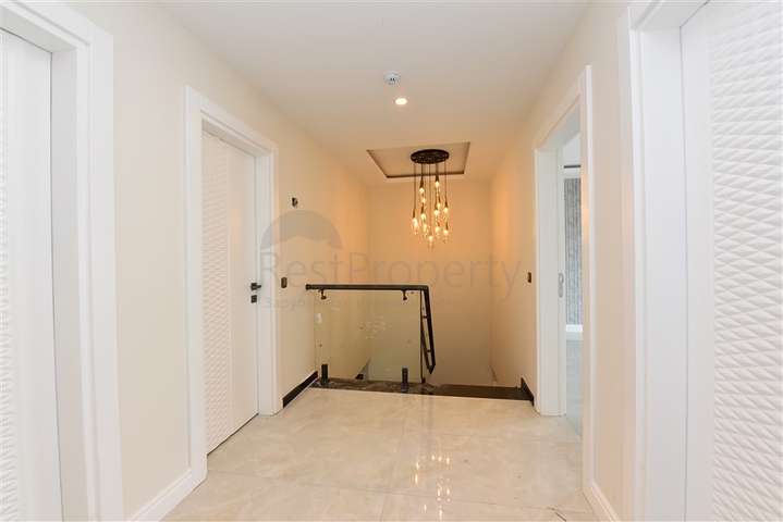 Geräumiges Penthouse an der ersten Küste 