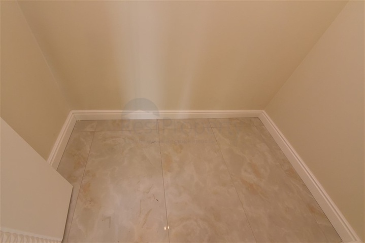 Geräumiges Penthouse an der ersten Küste 