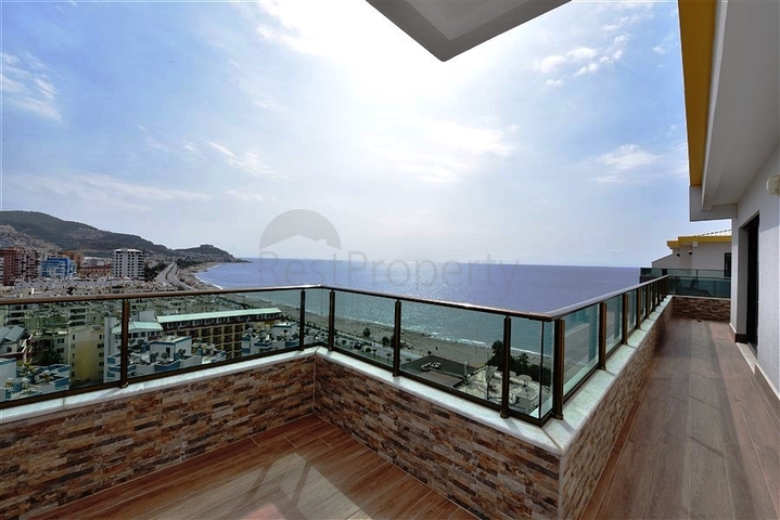 Geräumiges Penthouse an der ersten Küste 