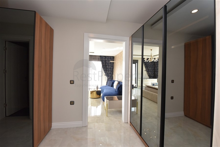 Geräumiges Penthouse an der ersten Küste 