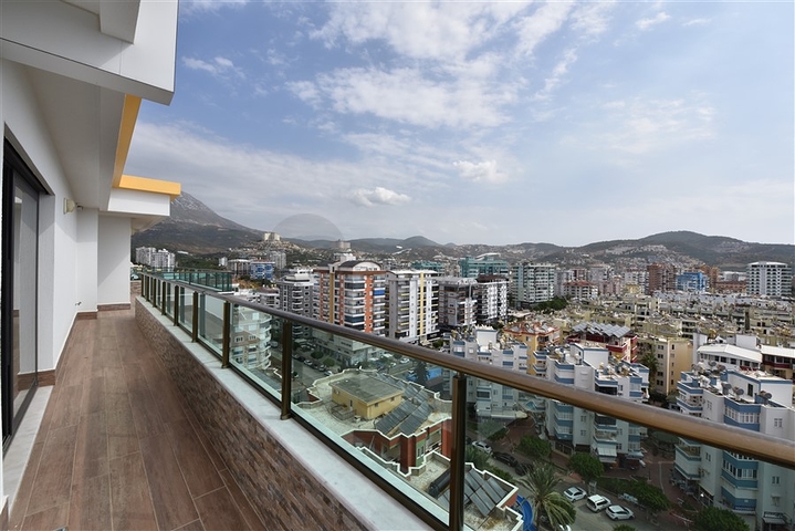 Geräumiges Penthouse an der ersten Küste 