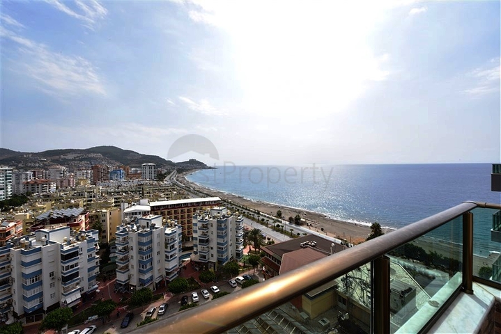 Geräumiges Penthouse an der ersten Küste 