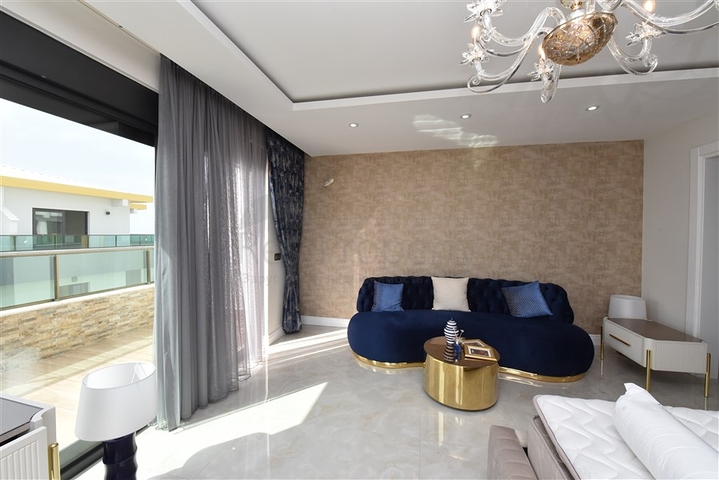 Geräumiges Penthouse an der ersten Küste 