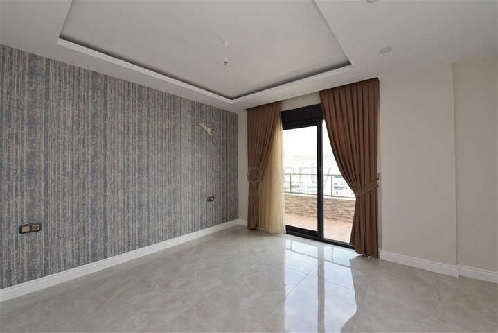 Geräumiges Penthouse an der ersten Küste 