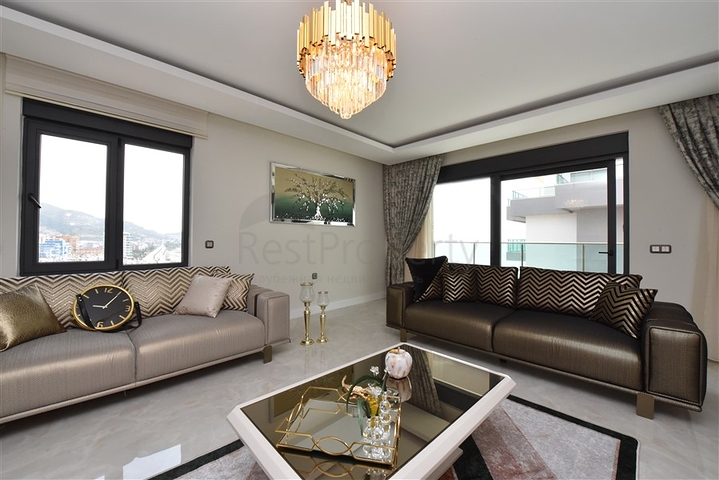 Geräumiges Penthouse an der ersten Küste 