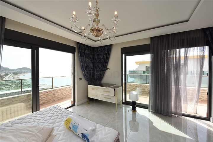 Geräumiges Penthouse an der ersten Küste 