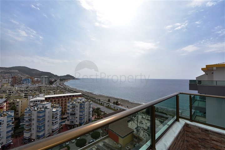 Geräumiges Penthouse an der ersten Küste 