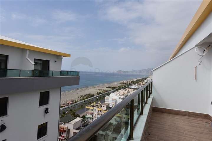 Geräumiges Penthouse an der ersten Küste 