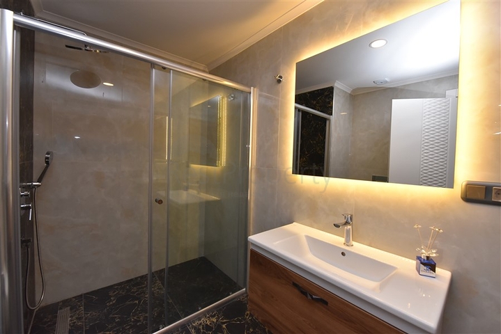 Geräumiges Penthouse an der ersten Küste 