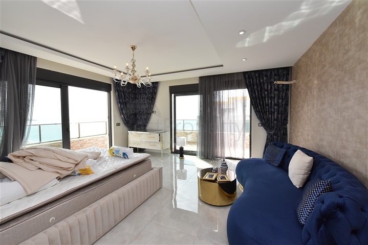 Geräumiges Penthouse an der ersten Küste 