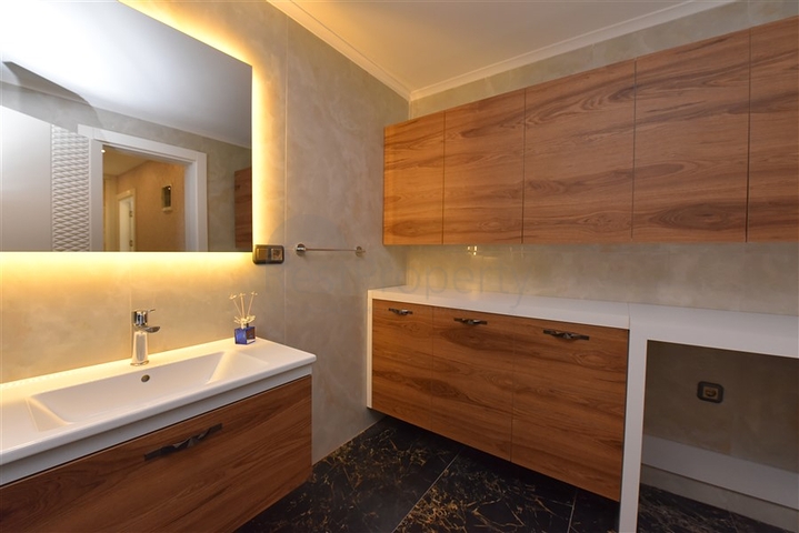 Geräumiges Penthouse an der ersten Küste 