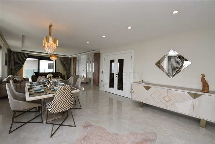 Geräumiges Penthouse an der ersten Küste 