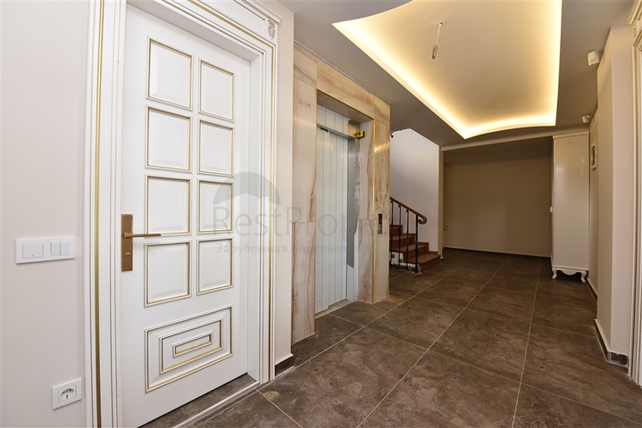 Geräumige Villa im Zentrum von Alanya mit herrlichem Panoramablick auf das Meer