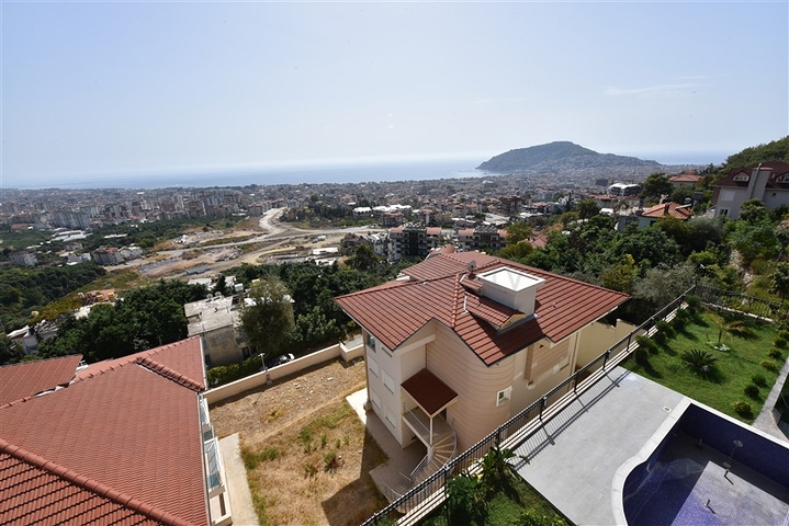Geräumige Villa im Zentrum von Alanya mit herrlichem Panoramablick auf das Meer