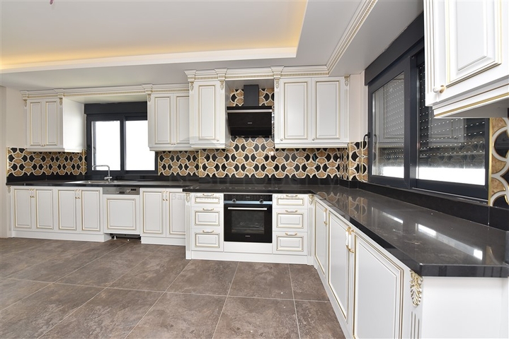 Geräumige Villa im Zentrum von Alanya mit herrlichem Panoramablick auf das Meer