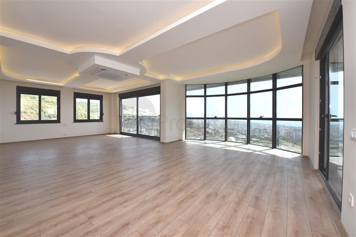 Geräumige Villa im Zentrum von Alanya mit herrlichem Panoramablick auf das Meer