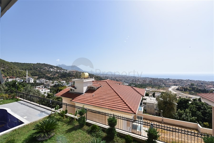 Geräumige Villa im Zentrum von Alanya mit herrlichem Panoramablick auf das Meer