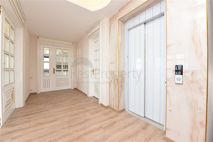 Geräumige Villa im Zentrum von Alanya mit herrlichem Panoramablick auf das Meer