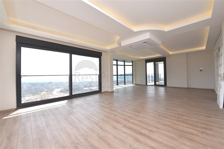 Geräumige Villa im Zentrum von Alanya mit herrlichem Panoramablick auf das Meer