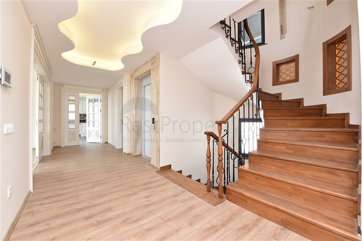 Geräumige Villa im Zentrum von Alanya mit herrlichem Panoramablick auf das Meer