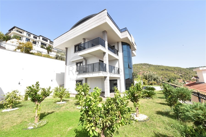 Geräumige Villa im Zentrum von Alanya mit herrlichem Panoramablick auf das Meer