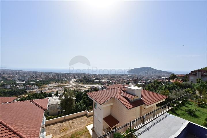 Geräumige Villa im Zentrum von Alanya mit herrlichem Panoramablick auf das Meer