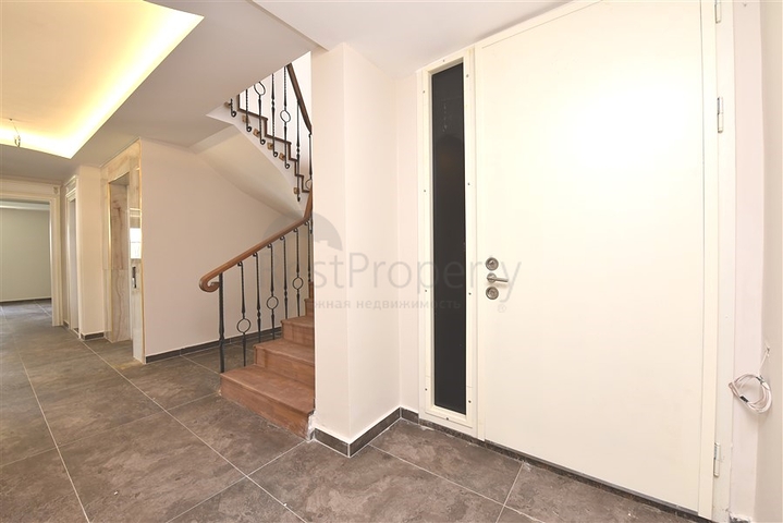 Geräumige Villa im Zentrum von Alanya mit herrlichem Panoramablick auf das Meer