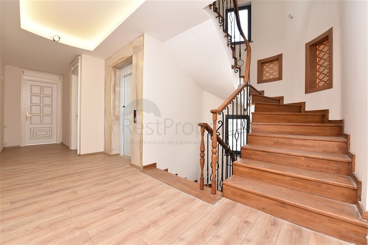 Geräumige Villa im Zentrum von Alanya mit herrlichem Panoramablick auf das Meer