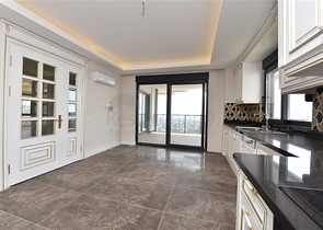 Geräumige Villa im Zentrum von Alanya mit herrlichem Panoramablick auf das Meer