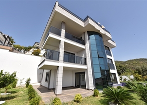 Geräumige Villa im Zentrum von Alanya mit herrlichem Panoramablick auf das Meer