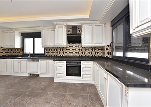 Geräumige Villa im Zentrum von Alanya mit herrlichem Panoramablick auf das Meer