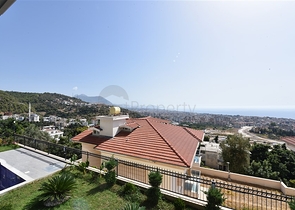 Geräumige Villa im Zentrum von Alanya mit herrlichem Panoramablick auf das Meer