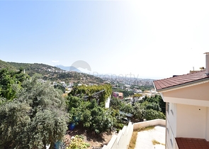 Geräumige Villa im Zentrum von Alanya mit herrlichem Panoramablick auf das Meer