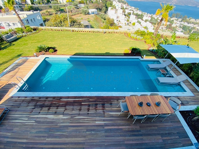 Stilvolle Villa mit herrlichem Blick auf das Meer, die Berge und Bodrum.