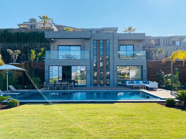 Stilvolle Villa mit herrlichem Blick auf das Meer, die Berge und Bodrum.