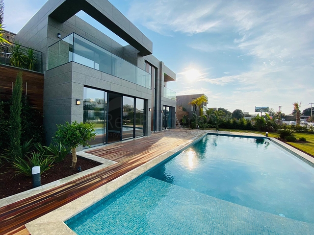 Stilvolle Villa mit herrlichem Blick auf das Meer, die Berge und Bodrum.