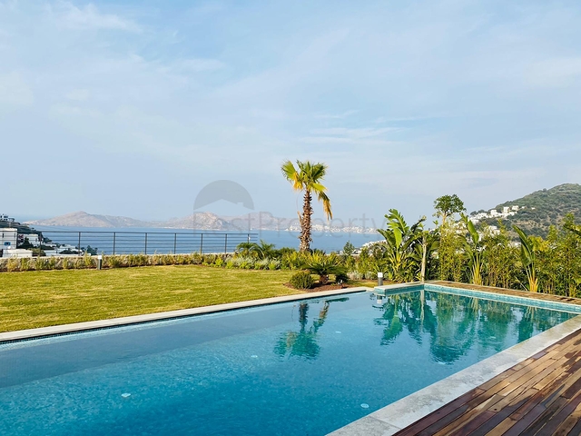 Stilvolle Villa mit herrlichem Blick auf das Meer, die Berge und Bodrum.