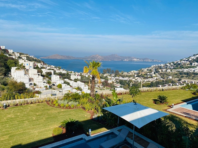 Stilvolle Villa mit herrlichem Blick auf das Meer, die Berge und Bodrum.