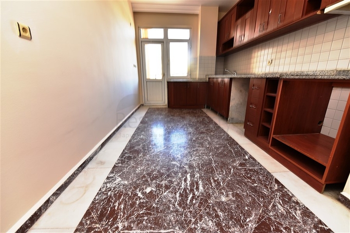 Wohnungen und Geschäftsräume in der Gegend von Dschikkilli