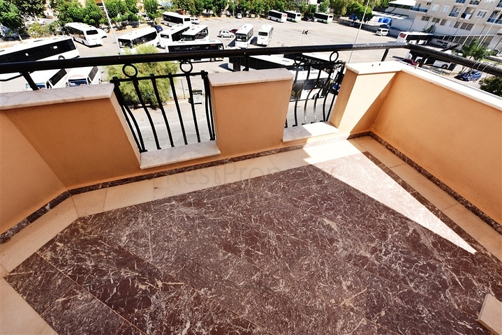 Wohnungen und Geschäftsräume in der Gegend von Dschikkilli