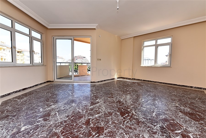 Wohnungen und Geschäftsräume in der Gegend von Dschikkilli