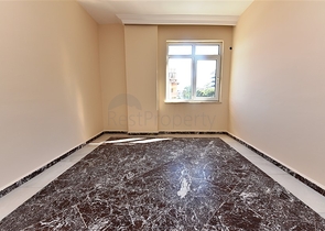 Wohnungen und Geschäftsräume in der Gegend von Dschikkilli